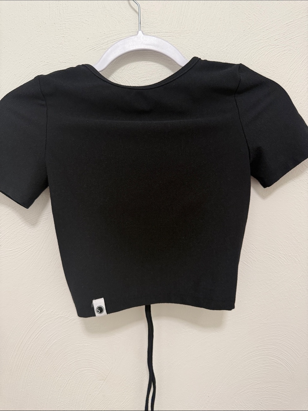 Black Ruched V-Neck Drawstring Crop Top - Picture 2 of 4
